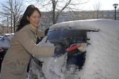 Vor dem Start müssen alle Scheiben am Auto frei sein von Schnee und Eis. Quelle: ProMotor.
