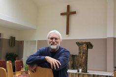 Pastor Werner Röhle im Gemeindehaus von Neustadt - 16 Jahre seines langjährigen Dienstes verbrachte er hier. Der Abschiedsgottesdienst findet am kommenden Sonntag statt.