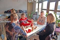 Man kann durchaus ein Diskussionsthema draus machen: Wie ist eine Paprika so zu zerteilen, dass die einzelnen Stücke in den Mund passen?