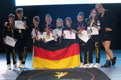Milo Harling, Sam Nadziczny, Thalia Gehrls, Jella Werner, Melia Osdautaj, Hailey Gehrls, JetteWichmann, Sunisar Gehrls, Natasa Simeunovic (v. lks.).