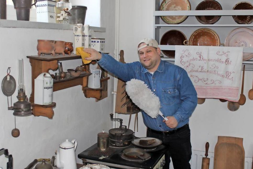 Beim Frühjahrsputz am 28. April von 14 bis 17 Uhr hofft Marc Dobkowitz auf tatkräftige Unterstützung. Der Vorsitzende des Fördervereins Dorfmuseum Schönwalde verspricht Spaß bei der Arbeit.