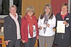 Bei der Preisverleihung (v.l.): Gisela Poersch (Vorsitzende des  Vereins Anny-Trapp-Preis) , Ulrike Rodust (Abgeordnete im Europaparlament), Roswitha Fleischer, Angela Hohenberger und Helmi Stock vom Sozialdienst Katholischer Frauen e.V.