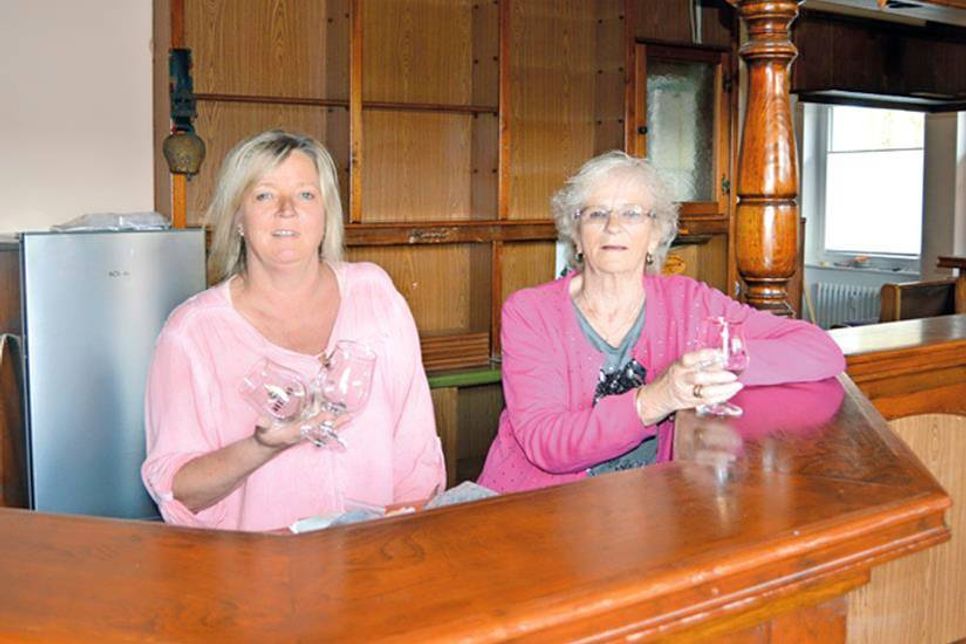 Freuen sich auf die Neueröffnung am kommenden Montag: Gisela „Gila“ Waack und ihre Tochter Anja Wrack-Heuer. (Foto: Stefan Setje-Eilers)
