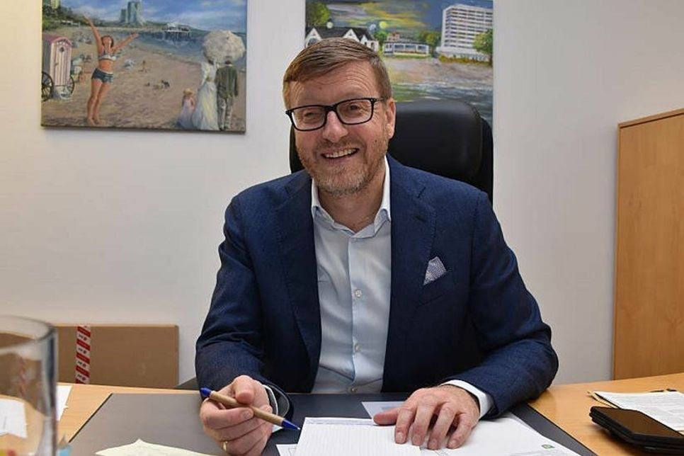 Timmendorfer Strands Bürgermeister Sven Partheil-Böhnke muss seine Oktober-Sprechstunde auf den 1. Dezember verschieben.