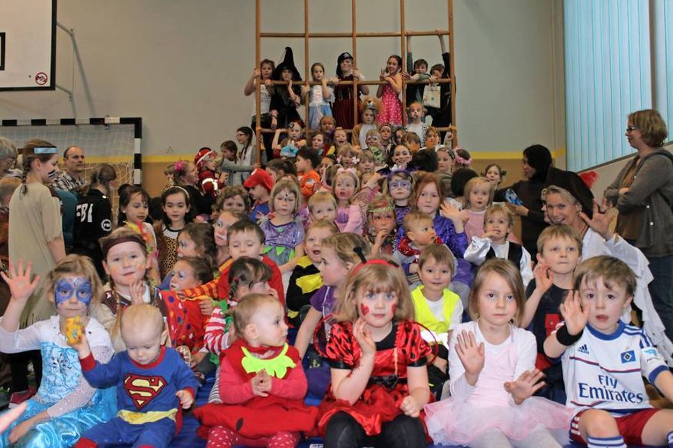 Indianer, Superman, HSV-Spieler oder Feuerwehrmann: Die Kostüme der Kinder waren wieder liebevoll und sehr kreativ von den Eltern gestaltet worden.