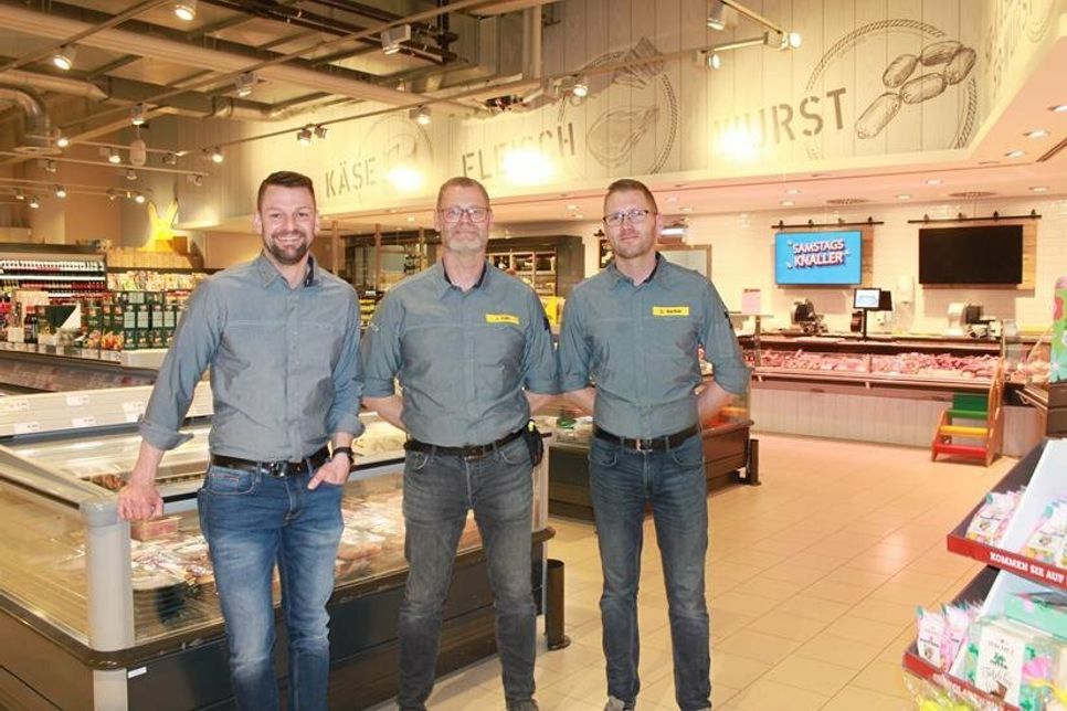 Geschäftsführer Swen Rathjens, Marktleiter Jürgen Kühl und Marktleiterassistent Dennis Berthel (v. lks.) zeigten sich am Eröffnungstag mehr als zufrieden.