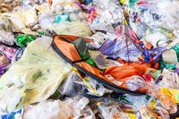 Auch große Gegenstände (Wurfzelte) verursachen Probleme. Sie beeinträchtigen die Arbeit der Sortieranlagen.