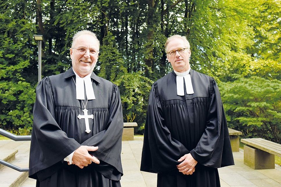 Propst Peter Barz nach dem ersten Begrüßungs-Gottesdienst mit Pastor Karsten Wolkenhauer in Timmendorfer Strand.