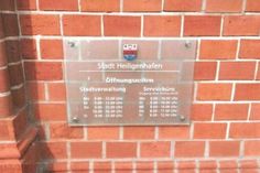 Objektschild 1 - Aufschrift Stadt Heiligenhafen.