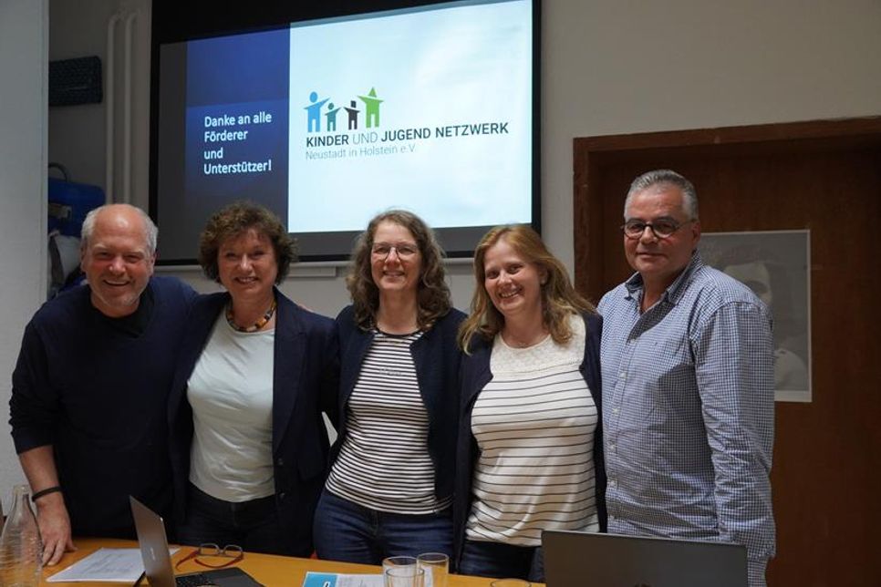Der KJN-Vorstand mit Mano Salokat, Beatrix Spiegel, Sabine Stryga, Birte Anika Schröder und Richard Dippel (v. lks.) bei der Jahreshauptversammlung im letzten Jahr.