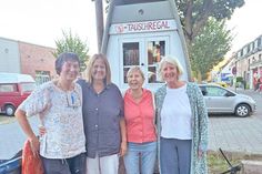 Der neue Vorstand des Büchereivereins Dietrichsdorf beim Tauschregal bei der Stadtteilbücherei im Langen Rehm 29: (v. l.) Heike Carlsson, Uta Sörnsen, Gisela Riederle, Sabine Kuhlmann.