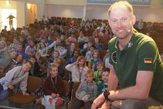 Das kurzweilige Programm wurde von Tobias Bohnhardt, der als Leiter des DLR_School_Lab Berlin in der DLR-Nachwuchsförderung tätig ist, präsentiert.