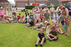 Die Kinder zwischen 5 und 14 Jahren traten in altersgemischten Gruppen zu den Spielen an, um sich besser kennenzulernen und den Teamgeist zu fördern.