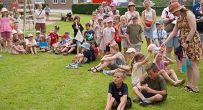 Die Kinder zwischen 5 und 14 Jahren traten in altersgemischten Gruppen zu den Spielen an, um sich besser kennenzulernen und den Teamgeist zu fördern.