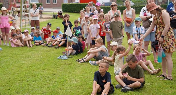 Die Kinder zwischen 5 und 14 Jahren traten in altersgemischten Gruppen zu den Spielen an, um sich besser kennenzulernen und den Teamgeist zu fördern.