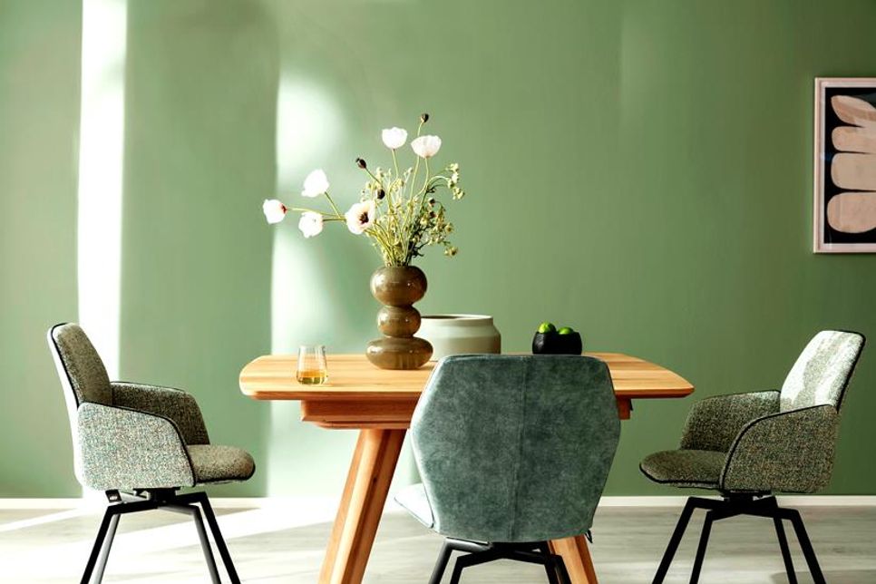 Mit angesagten Trendfarben für die Wand erhält das Zuhause im Handumdrehen eine neue Ausstrahlung. Der Farbton Olive vermittelt Naturverbundenheit und Frische.