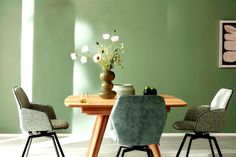 Mit angesagten Trendfarben für die Wand erhält das Zuhause im Handumdrehen eine neue Ausstrahlung. Der Farbton Olive vermittelt Naturverbundenheit und Frische.