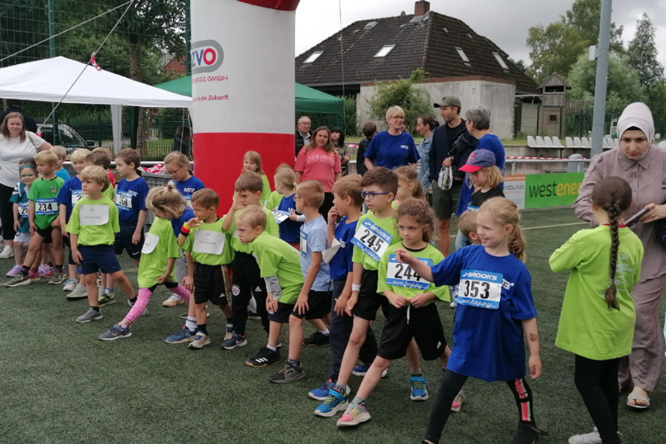 Start für die AWO-Renn-Raketen beim Pönitzer Volkslauf.