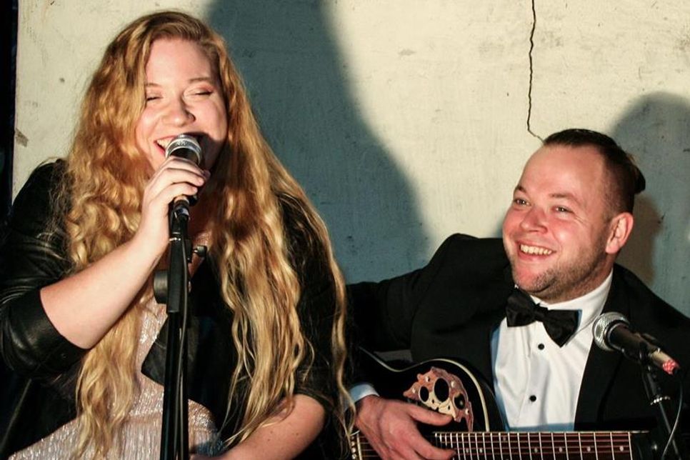 Die ancora Hafenparty startet mit den „Kniblings“.