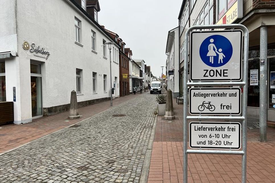 In Zukunft soll es nach dem Willen der Ausschussmitglieder keine zeitlichen Begrenzungen für den Lieferverkehr in der Hochtorstraße und der Kremper Straße geben.