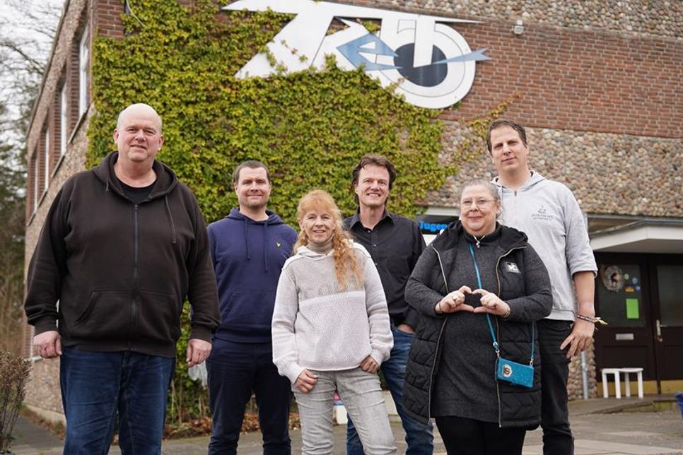 Sie bieten den Kindern und Jugendlichen in Neustadt viel mehr als Beschäftigung, Spaß und Unterhaltung, es geht auch um Orientierung, Sicherheit und Gemeinschaft: Norbert Mohwinkel, Danny Seidel, Gisela Vering, Andreas Adler, Barbara Dahlke-Neils und Falk Krüger (v. lks.).