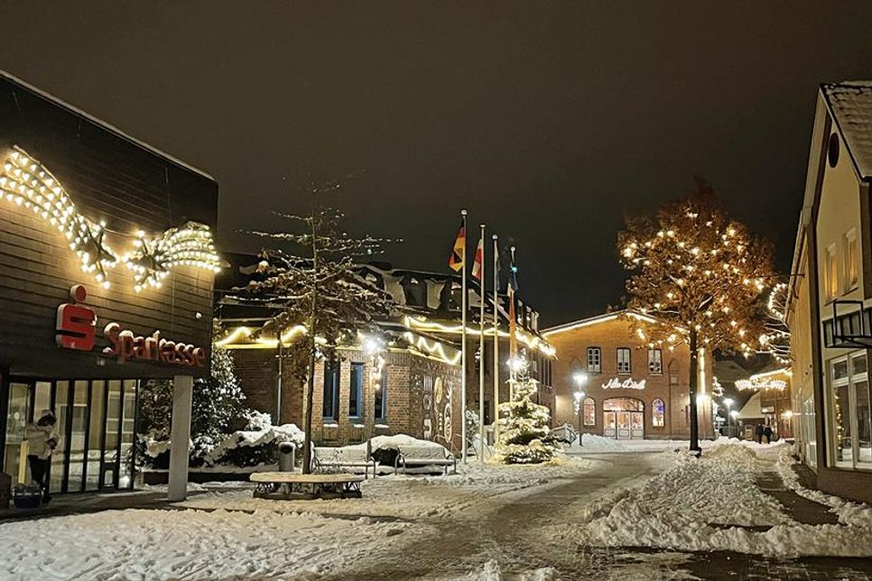 Während der Advent- und Weihnachtszeit tauchen Tausende von LED-Strahlern Schönberg in malerisches Licht.