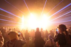 Musikliebhaber und Sommernachtschwärmer sind eingeladen, diesen magischen Abend zu erleben und gemeinsam unvergessliche Erinnerungen zu schaffen.