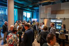 Die Wirtschafts-Lounge bietet wie immer Raum für Austausch, neue Impulse und die Gelegenheit, sich in entspannter Atmosphäre zu vernetzen. Die Teilnahme ist kostenfrei. (Foto: Reimo Schaaf Fotografie)