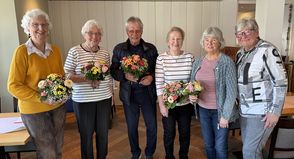 Vorsitzende Barbara Dimmer (re.) mit den geehrten Mitgliedern.