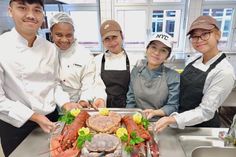 Die Krustentiere wurden von den Auszubildenden fachmännisch zubereitet und anschließend verkostet.