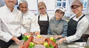 Die Krustentiere wurden von den Auszubildenden fachmännisch zubereitet und anschließend verkostet.