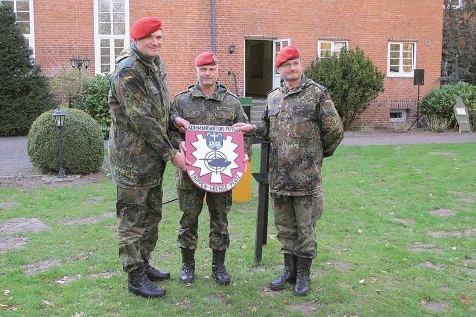 Oberstleutnant Ralf Stachowiak, Oberst Jörg Wiederhold und Oberstleutnant Markus Ruhland zu
