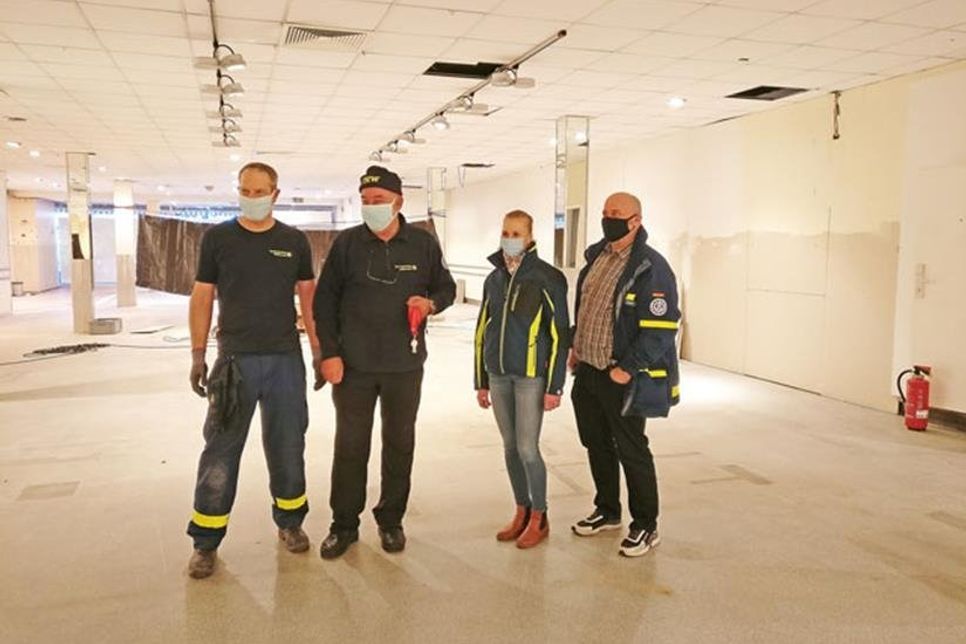 THW-Helfende von links: Nils Happel, Klaus-Peter Plötz, Lea Menzner und Mandus Freese