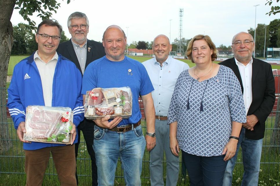 Dirk Sarau, 2. Vorsitzender Henning Steffen, Andrew Rathke, Remo Campana, Rikarda Wulf und 1. Vorsitzender Wolfgang Prehn (v. lks.).