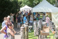 Am Wochenende lädt der Grömitzer Kurpark zum Kunst- und Handwerkermarkt „Handgemacht“ ein.
