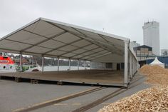 An der Hafenwestseite entsteht erstmalig in diesem Jahr ein echtes Winter-Eventgelände.