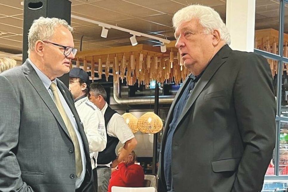 Hans Meiser bei einem seiner letzten öffentlichen Auftritten beim Benefiz-Talk in Neustadt, hier mit Ulli Potofski (links).
