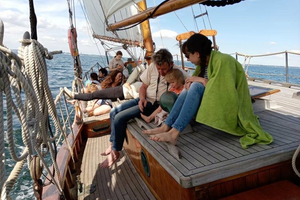 Willkommen an Bord der Samyrah: Auf den Törns mit dem Zweimaster kann jeder reinschnuppern oder einfach nur die besondere Zeit genießen.
