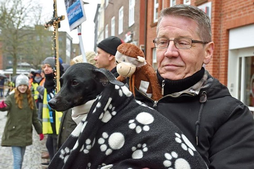 Ehepaar Wagner setzt sich aktiv für den Tierschutz ein und war mit Hündin Tilda aus Hamburg angereist.