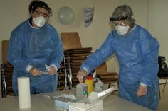 Das Team der Einhorn-Apotheke aus Schönwalde bieten noch bis Ende Juli Schnelltests im Kirchengemeinderaum an. Aufgrund sinkender Nachfrage und höheren Anforderungen, die einen großen finanziellen und organisatorischen Aufwand erfordern, wird dieser Service eingestellt.