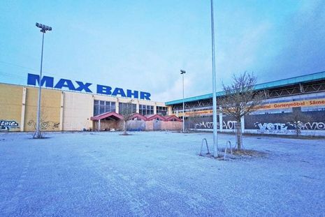 Das Gebäude des früheren Max-Bahr-Baumarkt ist heute der Schandfleck im Ostseepark.