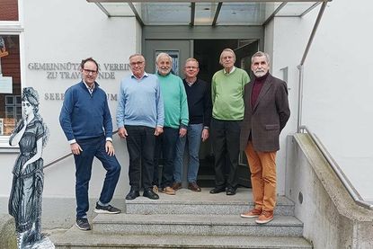 Ehrenvorsitzender Siegfried Austel (rechts) mit dem neu gewählten Vorstand (v.r.n.l.): Jürgen Kowitz (1. Vorsitzender), Harald Coellen (2. Beisitzer), Rolf Fechner (3. Beisitzer), Jürgen Dechsling (2. Vorsitzender) sowie Christian P. Schlichte (1. Beisitzer). Schatzmeisterin Heidrun Bütow sowie Schriftführer Horst Eichner fehlen leider auf dem Foto.