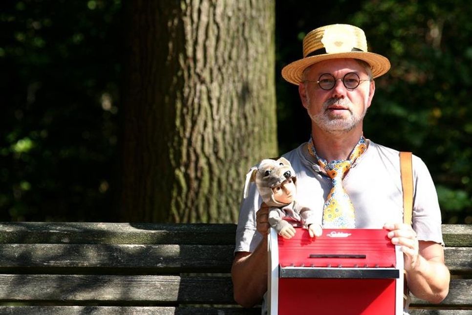 Das Figurentheater Neumond spielt Theater mit Musik für alle ab 4 Jahren.