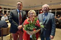 Gratulierten dem neuen Bürgervorsteher Matthias Dammer (re.): Stellvertretende Bürgervorsteherin Mechtild Piechulla und Bürgermeister Mark Burmeister.