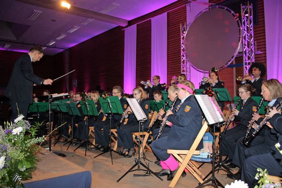 Über 70 Musiker glänzten auf der Bühne.