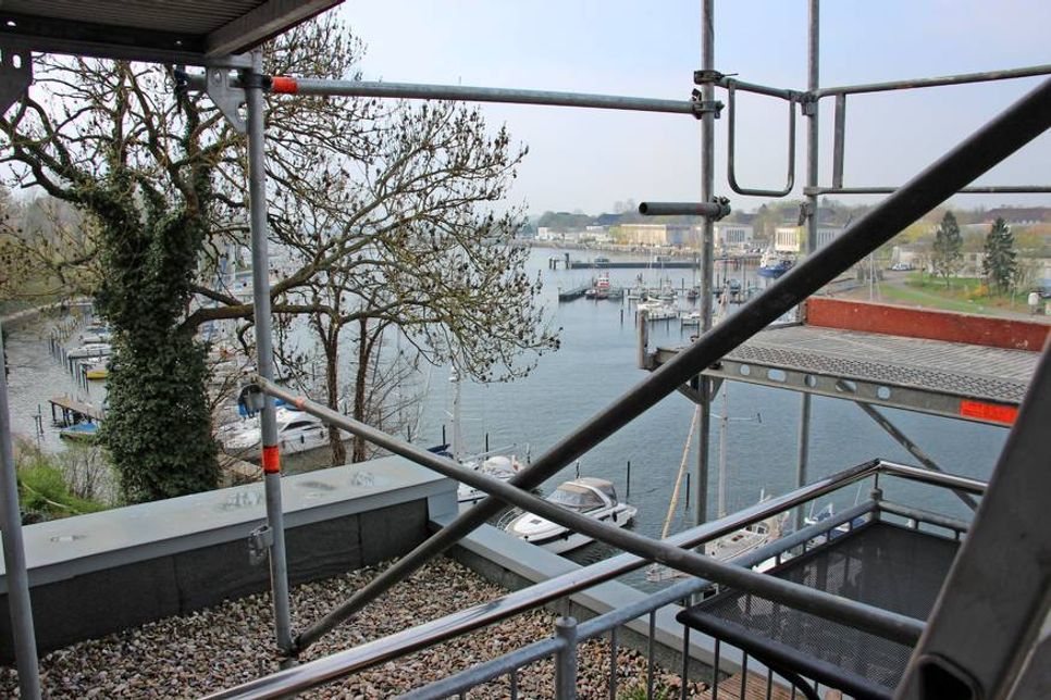 Schon bald wird kein Gerüst mehr den traumhaften Blick auf die Ostsee und den Neustädter Hafen versperren.