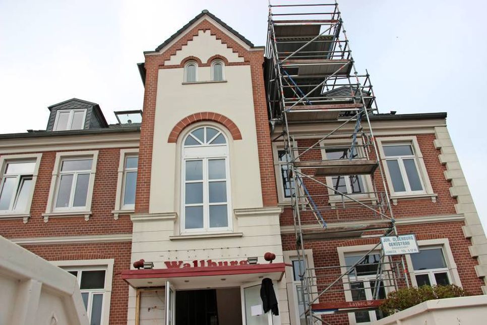 Noch ist die Wallburg fest in der Hand der Handwerker.
