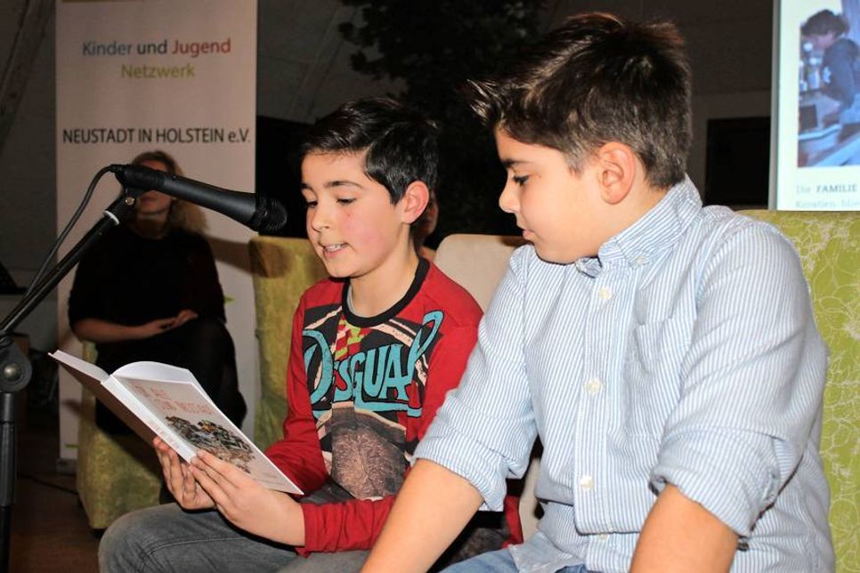 Autorenlesung mit Finn (lks.) und Dimi.