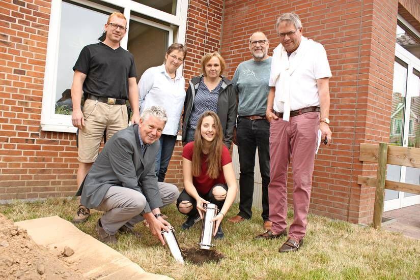 Eine besondere Form der Archivierung Zeitkapseln auf dem Schulhof der