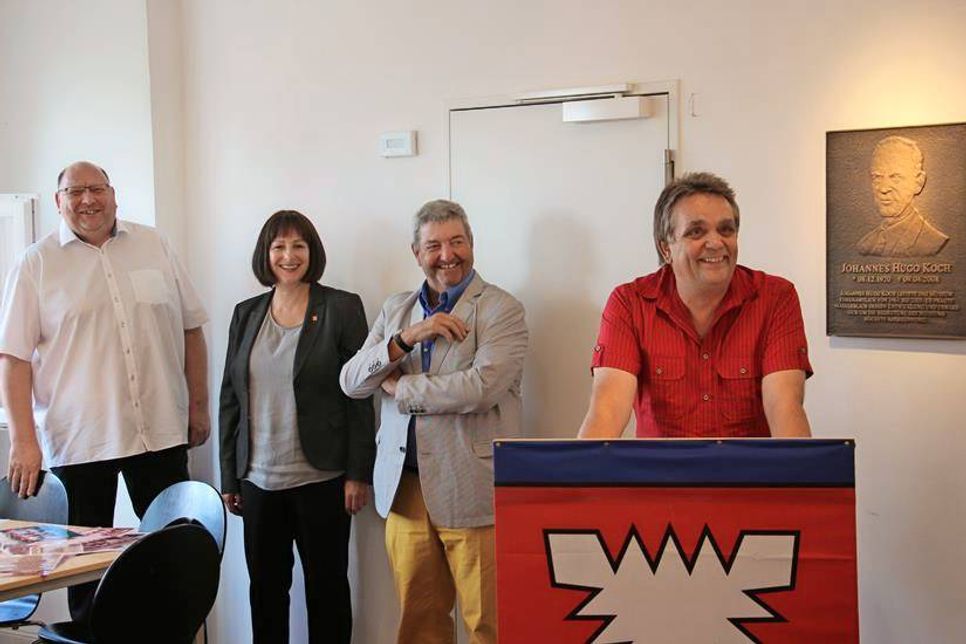 Begrüßten die Gäste: TSV-Vorsitzender Jörg Henkel, Bürgermeisterin Dr. Tordis Batscheider, Fördervereinsvorsitzender des ZeiTTors Ernst-August Petsch und Kurator Thomas Schwarz (v. lks.).